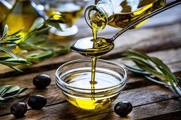 افزودن روغن زیتون به رژیم غذایی روزانه چه تاثیری دارد؟