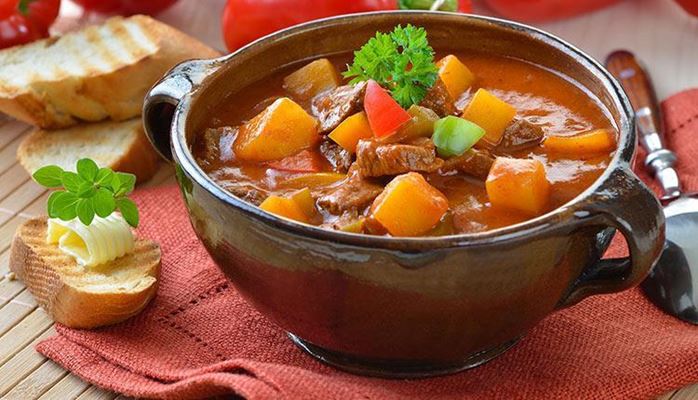 طرز تهیه ی تاس کباب بوقلمون با قارچ و فلفل