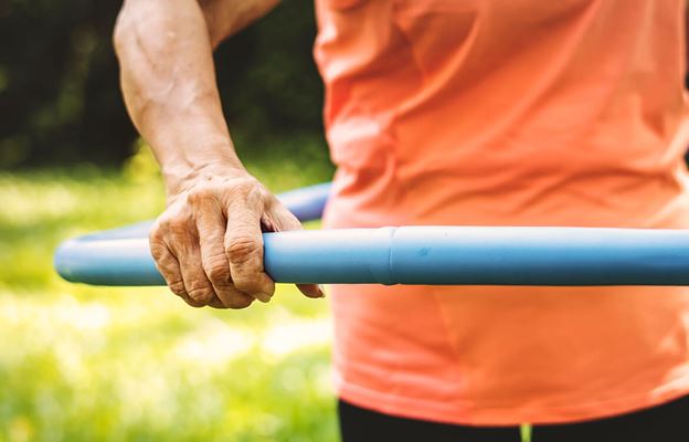 بدنی خوش فرم با حلقه های ورزشی