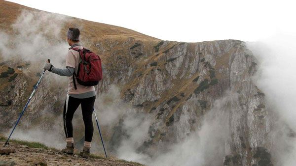 یک عصای کوهنوردی خوب چه ویژگی هایی باید داشته باشد؟