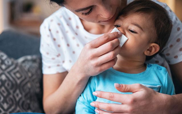 دلایل و راه های تسکین طبیعی سرفه کودکان