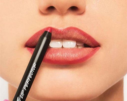 اصول صحیح استفاده از مداد لب 