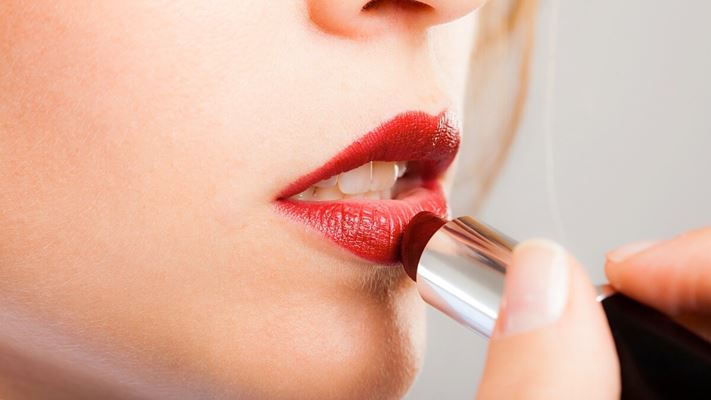 رژ لب های سرطان زا را بشناسید؟