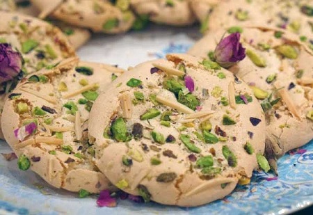 هنرهای صنایع دستی تبریز, سوغات تبریز نوقا, سوغات خوردنی تبریز