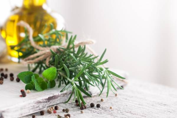 روغن رزماری و زیتون
