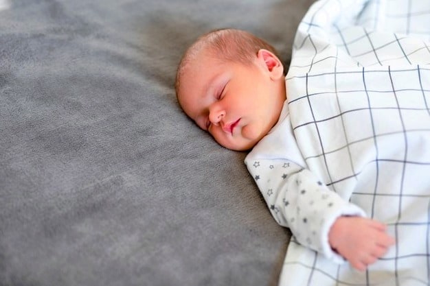 خواباندن نوزاد