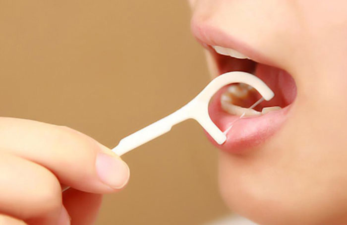 نخ دندان دسته دار